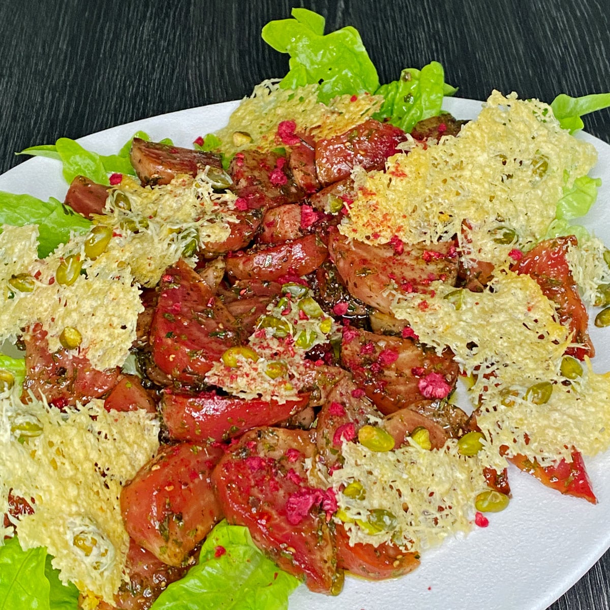 Geröstete Ringelbete und Pistazien-Parmesan-Crumble